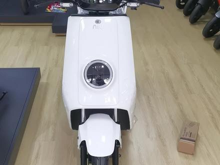 NQi动力2022,OK go,六种启动方式解锁,可导航投屏可APP解锁坐垫自动弹起。一年多之前,我就讲过这些功能想加上真的非常简单,虽然这么多智能感爆棚,我个人还是更喜欢机械钥匙多一点。或者说我更喜欢五六年前我刚做小牛的模样,不忘初心#小牛电动 @小牛电动车