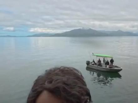 王一博挑战户外徒手攀岩,无保护措施手滑意外坠海(编辑周末)#王一博