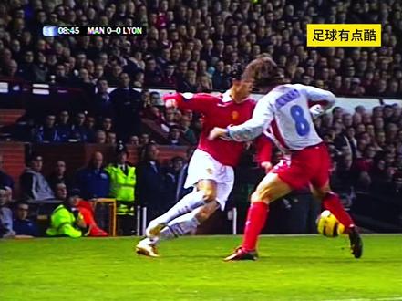 欧冠单场10次跳水,小小罗在弗爵爷千场里程碑奉献绝世神作。 #C罗 #曼联 #dou来足球季 #足坛一千大跳水 #梅西