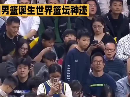 世界篮坛独一份!深圳单赛季双常规赛MVP,身高同是1.93 深圳男篮缔造神迹!两名1.93米同位置后卫包揽赛季双MVP。全球仅CBA分本土与外援MVP,此盛况不仅CBA史上首见,更是世界篮坛独一份、无从复刻的纪录。#CBA #深圳男篮 ##贺希宁 #常规赛mvp MVP