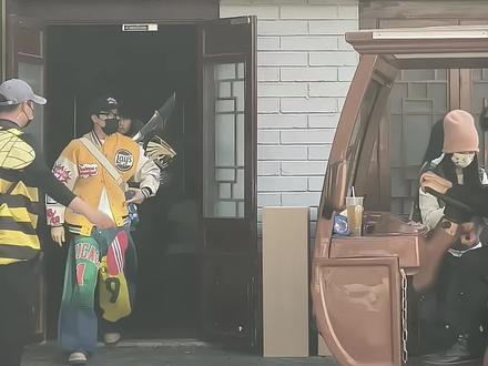 这个铠甲勇士掉装备好萌的吧… 没发出声音但录到了旁边的声音#穆祉丞