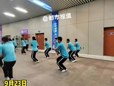 9月23日,浙江杭州。杭州亚运会开幕在即,河南塔沟武校学员们,全力以赴为开幕式添彩。少年们加油!