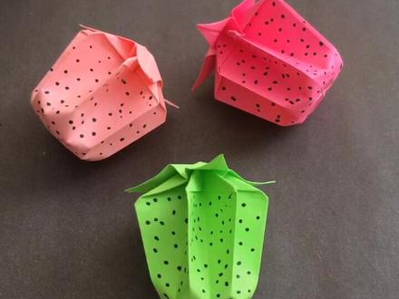 水果折纸:草莓,女孩们都喜欢的