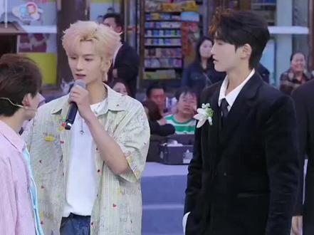#这个舞台绝了 #打call跳舞 龙浩天大舞台大舅哥,大舅弟🤭🤭💜💜💜