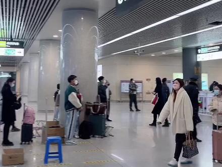 接站的朋友们一定问好在哪个出站口哦,以便您更准确、更便捷的接到您要接人#天津站大静 #火车站 #天津 #接站