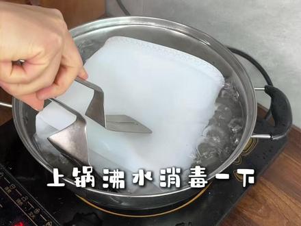 平平无奇的厨房小物件,却大大提升做饭幸福感,爱吃面食的可以瞅瞅。#硅胶揉面垫 #做面食神器 #居家日用好物