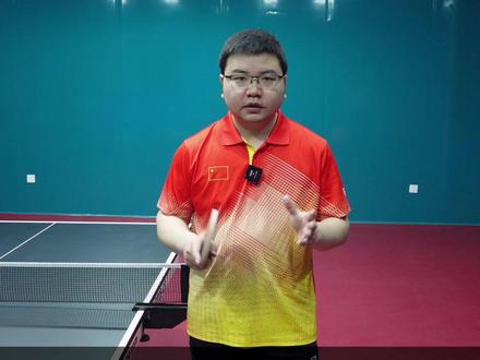 《国家队教学》第53集:马龙正手连续快拉 马龙的正手连续快拉技术,大家记住三个关键字沉转收,把这三个关键字吃透以后,我相信你的正手也能像马龙一样那么稳定。 #乒乓球教学 #乒乓球 #正手连续快拉 #马龙 #湿父乒乓球教学