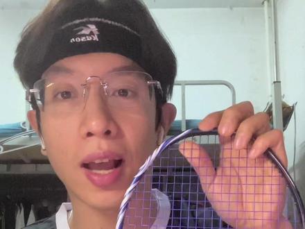 #羽毛球 #yonex #羽毛球拍 #100zz 100zz可以说是当今无论如何也避不开要聊到的一款拍子,今天就带来它打感体验的分享。