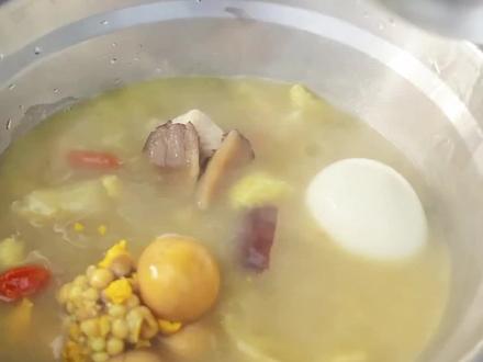 最近天气降温了给大家分享一个暖身汤劲酒煲鸡汤,这个季节特别适合煲汤,入口清甜鸡肉煮两分钟q弹爽口,新手小白简单复制出来#美食 #美食教程 #煲汤 #在家做美食 #日常分享