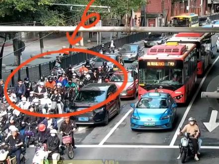 广州市首个“非机动车过渡区”!!!#电动车 #电动自行车#广州交警 #广州