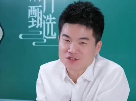 7.4号图书号,宇辉回忆了西安看世界的行程,讲了图书传奇号里刘邦项羽对同样建议的不同做法的故事#董宇辉 #超有料直播间 #让阅读成为一种习惯 #抖知识加油站