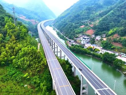 G69银百高速(陕渝界)即将通车,陕西岚皋到重庆城口的车程将由140分钟缩短至40分钟。高速即将贯通,岚皋已备好美景、美食与故事,我们在岚皋等你!#岚皋 #城口 #重庆 #高速 #岚皋融媒