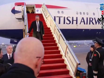 斯塔默刚落地,看到中国的特殊安排,对全体英国人喊出一句话