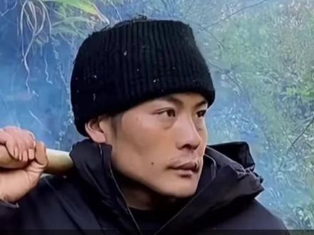 刀疤哥退赛原因引发网友猜测,骆驼亏麻了!