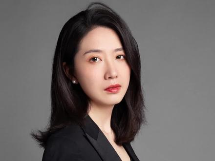 认定清晰、处置果断!电梯打人男子被刑拘,警方认定保安反击为正当防卫!一锤定音的背后是对法治精神的准确把握,从几个关键细节来分析 #男子电梯内殴打女友被刑拘 #男子电梯内打女子被保安暴揍 #公司回应男子殴打女子被保安暴揍 #新闻姐 @抖音小助手