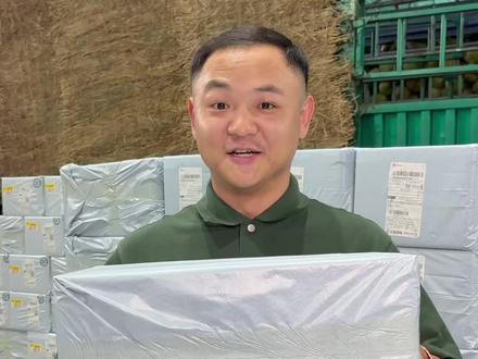 从海南岛发一箱椰子给你会有多新鲜! 鲜果!顺丰冷运!您拍下3天左右就能收到。新鲜的椰子水,清甜不腻。