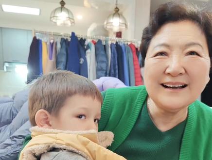 自从姥姥回来后,孩子们都开始寸步不离了😂