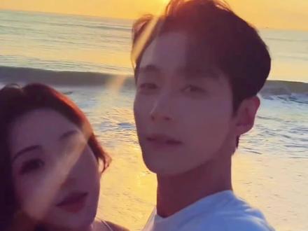 张晋宜、李卓扬二搭彻底疯了!剧宣vs真实根本分不清,从《嗅青梅》甜到新剧,同框眼神拉丝、私下互动越界感拉满,#李卓扬唯爱张晋宜#话题炸锅。戏里假扮情侣甜到齁,戏外默契不像演的,网友磕疯:这是公费恋爱吧!到底是营业还是走心,真相藏不住了!#浪漫瞬间 #明星 #张晋宜李卓扬