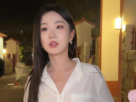 斑斓椰丝包,一款让张晋宜为之疯狂的食物。@晋宜JINY #张晋宜 #斑斓椰丝包 #海南美食 #杀青快乐