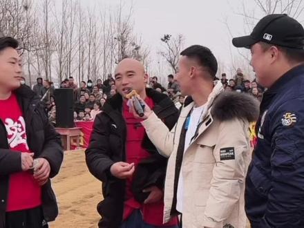 #谢雷 #毛洋洋 #摔跤 #农村摔跤 #民间摔跤 世界冠军登场,杰师兄出场费涨到4000,大家说合理不?