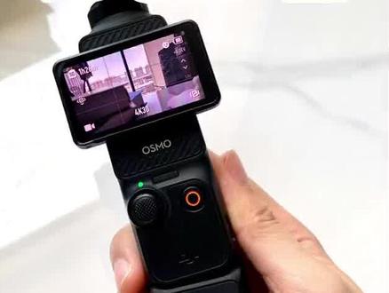 租了大疆pocket3不知道怎么用?保姆级教程来了
新手小白用pocket3看这篇指南就够了!
Pic1:顺时针旋转屏幕开机、逆时针旋转屏幕关机或按开关机键;装进保护壳要屏幕朝下
Pic2:上下左右滑动屏幕有一些功能和设置:从上往下是一些设置;从下往上调视频的分辨率和帧率,视频最高规格4k60帧;从左往右是相册;从右往左是调一些参数,点击pro可以调节更多的东西,点击麦克风图标可以调收音。
Pic3:默认设置下拨动摇杆可以控制云台方向,点击屏幕右侧滑块切换为放大缩小;相册单击左上角可以选择照片并删除
Pic4:屏幕的一些功能,单击屏幕右下角是翻转云台方向,可以自拍!单击屏幕左下角切换照片、视频、低光视频等拍摄模式!
#大疆pocket3 #教程 #大疆 #摄影 #vlog神器 你觉得大疆操作简单吗