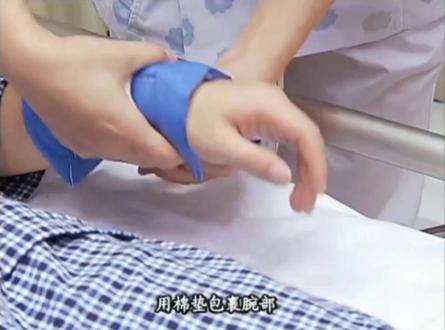 患者约束法三:肢体约束法。你会打双套结吗?#护理 #涨知识 #护士