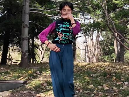 邯郸学步,九州共舞,我作为编创者,内心十分感慨。这两天,我也将网友们的分享做了一个小集锦呀,看到大家这样随心、自由的起舞,真是特别幸福呢。#汤杙编舞 #邯郸学步挑战赛 #邯郸学步 #抖音热门舞蹈计划 @郭沛志【赵都礼宴总导演,下一个项目见】 @邯郸文旅 @赵都·礼宴 同时也感谢大家对于原创的支持、保护与尊重呀,大家的@和标记我都有看到,而未来我也会继续创作,分享给大家~最后我想说,在这个流量时代,任何热度都会很快过去,但我希望大家始终保持一双发现美的眼睛,因为#心有多大舞台有多大 无论你是胖、瘦、美、丑,都不必在意他人的眼光,只要享受起舞的当下,就足以让人倾佩。
🎶千古—洪尘
《赵都礼宴·邯郸学步》编舞:汤杙
ps:感谢舞友们的分享呀,以上出镜皆获授权:@Maya❄️ @水墨如烟 @草莓哩子🍓 @婉秋 @我是曹天椒🌶️ @一颗桃子🍑 @黑虎hu~🐯 @没什么好说的 @鱼泡眼姑姑🍡 @梦里水乡 @仙人掌 @小宣萱317 @🌈玻璃糖纸🌟 @水水 @吾遇 小夏 @言笑晏晏小锦鲤 @漂浮的云 @毅晗 @yoyo @清泠渊很清泠 @跳舞的杨同学 @吐个星星⭐ @白茶清欢 @瘦 @🍓 @可乐哥哥 @欣. @中国舞韩婳 @自由孙 @妃凡 各美其美,美美与共,我们一起加油,共同进步呀❤️