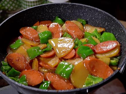 土豆和火腿肠炒在一起,做成简单好吃的家常菜#日常做饭 #家常菜