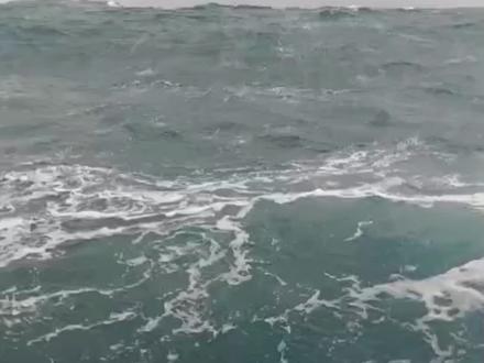 浪高九米,死亡率99%,深水九千九,一个月工资一百万你愿意干吗?#打鱼