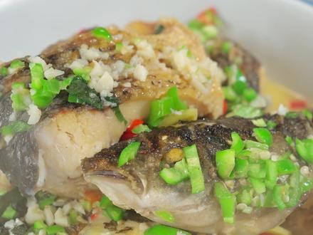 湖南人吃鱼是刻在骨子里的,特别是这道青椒闷草鱼, 营养丰富,鱼肉鲜嫩,鱼汤拌饭更是回味无穷!#青椒闷草鱼 #家常菜 #美食教程 #湘菜 #美食创作人计划