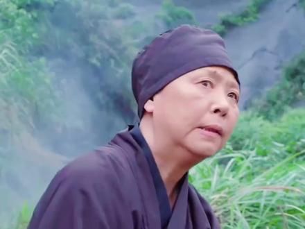 尼姑来到河边打水,没想到意外看到漫山遍野全是敌人