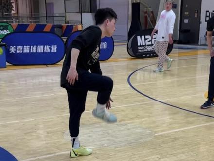 现在不穿kobe打不了球么?#篮球 #球鞋