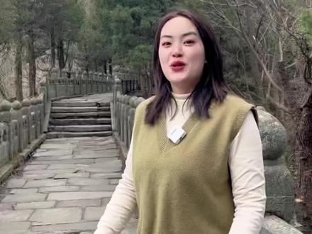 听到乌鸦叫,到底是好运还是恶运呢?在武当山乌鸦被奉为神鸟,是好运的象征。#湖北星旅播 #武汉旅游攻略 #武当山 #旅游攻略