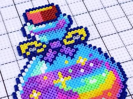 一整个超美!爆闪!你们也来试试吖!#拼豆 #做手工我是认真的 #我在抖音玩拼豆 #当我染上了拼豆