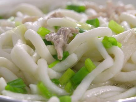 用鲜鱼肉做成的面条,小当家做过的“鱼面”竟然是广东名小吃?#食在岭南 #美食趣胃计划 #抖音美食推荐官