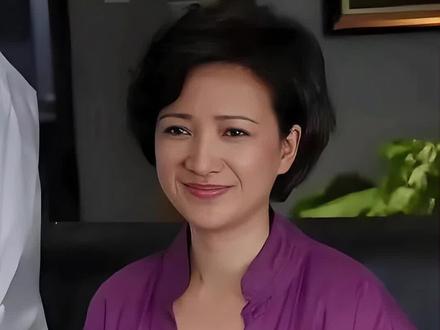 同样是送别何晴!许亚军远隔重洋,廖京生默默撑起全场太靠谱 #何晴 #许亚军 #廖京生 #何晴离世 #女演员何晴去世