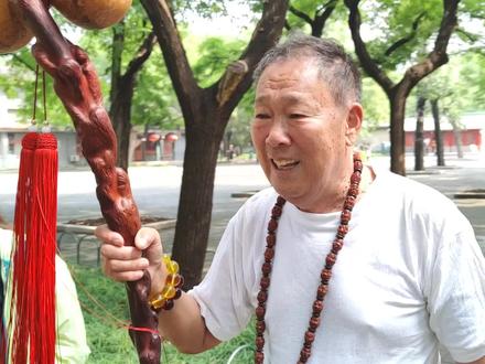 北京天坛公园,满族大爷口号喊了一辈子,笑谈儿女却变成了外国人