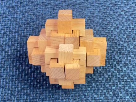 鲁班锁二十四锁的拆解和组装教程,还是挺有难度的,一起来挑战一下 #鲁班锁教程#益智玩具 #动手动脑乐趣多#提升专注力的玩具 #抖音小助手