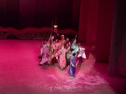 260131|舞剧《垂虹别意·唐寅》11min超长谢幕&彩蛋or番外 很好看滴舞剧 有起有伏编排紧凑 桃花庵也很好听~
他人笑我太疯癫~我笑他人看不穿
#垂虹别意 #舞剧 #唐伯虎 #谢幕 #中国歌剧舞剧院