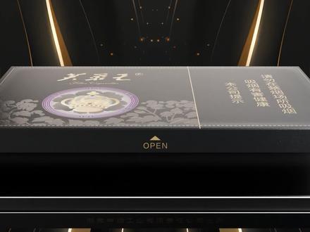 开箱测评芙蓉王总裁 芙蓉王锦绣世纪,也叫作总裁,他被称为国产卡比龙,不仅外观霸气酷炫,而且口味香而醇,一起来开箱看看#芙蓉王 #芙蓉王锦绣世纪 #卡比龙 #抖音商城 #烟民