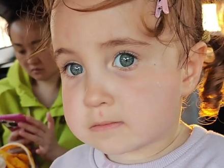 3代都是中国人生出金发碧眼小美女,第4代1/16混血基因返祖#萌娃