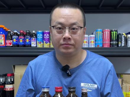 玻璃瓶的泰国红牛怎么选?银盖平时困了累了都可以喝,蓝盖劲更大适合特别累特别疲劳的时候,红盖对视力有帮助,黑盖适合运动健身。#泰国红牛 #红牛 #能量饮料 #运动饮料
