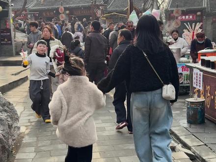 从西安出发两个半小时,去永济牛魔王逍遥谷,看吕婆婆斗舞,一张门票玩三天,左下角直接团!#西安春节旅游攻略 #牛魔王逍遥谷 #永济牛魔王逍遥谷 #人山人海太热闹了 #民风民俗