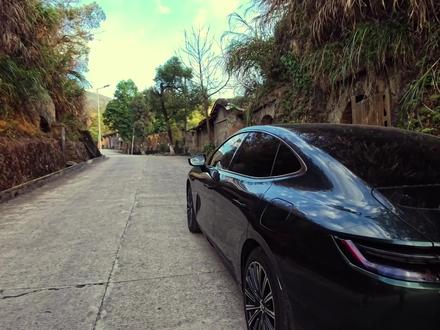 “欢迎来到沐尘山”致敬!复刻一下飞驰人生3的神级转场!超燃!超好看!!#飞驰人生3#转场#飞驰3车门转场夯爆了 #吉利银河星耀8 #飞驰人生