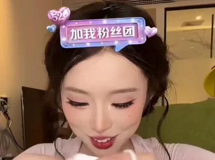哥哥送给妹妹的包包.(包的意义就是包治百病喽)😊@龙悦🐰(龙浩天妹妹) @龙浩天🐲 (酉阳桃花源酉州古城直播) #龙浩天 #龙浩天妹妹 #性感可爱 #直播精彩回放