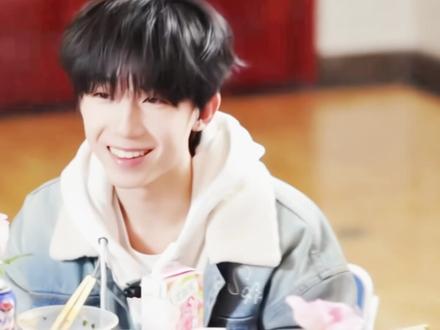 拥抱是麻醉眼泪的良药.#奇文 #左奇函 #杨博文