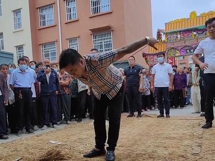 李府:孝子【李玉生】的仁兄弟前来祭奠24拜