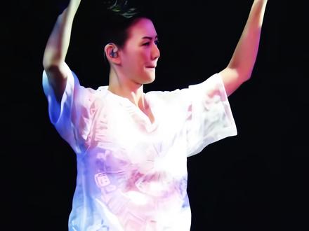 原来人会变得温柔,是因为真的开始懂了 《开始懂了》红馆全场大合唱
#华语金曲 #音乐现场 #孙燕姿 #开始懂了 #好歌推荐