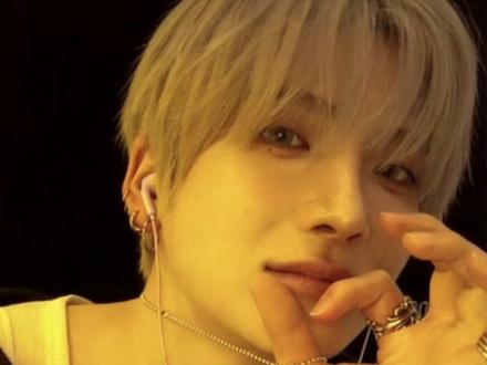 做他的朋友也好😤 做他的兄弟也好😥
做他的什么都好😔
别做情人就好😱👎
#藏不住的17岁男高心事 #andteam #yuma #炎亚纶