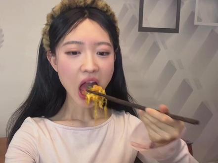 简单省事的懒人低卡小凉菜 酸辣脆爽的凉拌包菜丝 香绝了! #减脂餐 #懒人减肥 #凉菜 #过年氛围提前搞起来了 #包菜